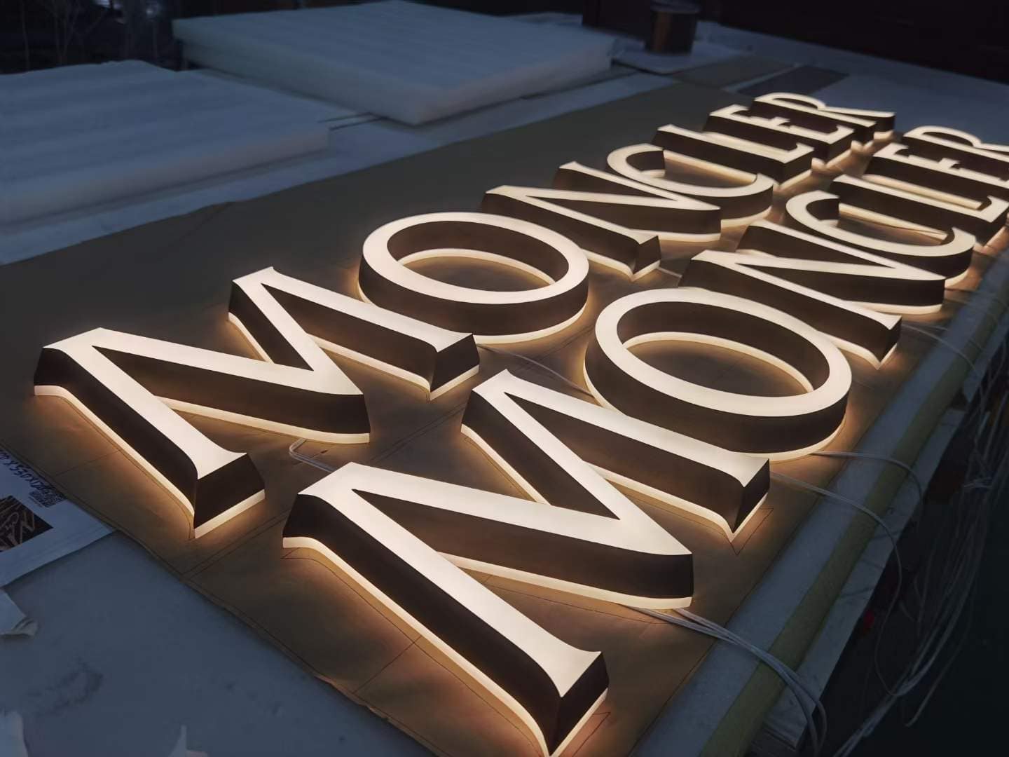 3D LED Buchstaben - Leuchtkasten Pizzeria Lamore 3D LED Buchstaben - Leuchtkasten Pizzeria Lamore